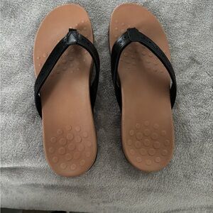 Vionic Black and Tan Women's Sandals